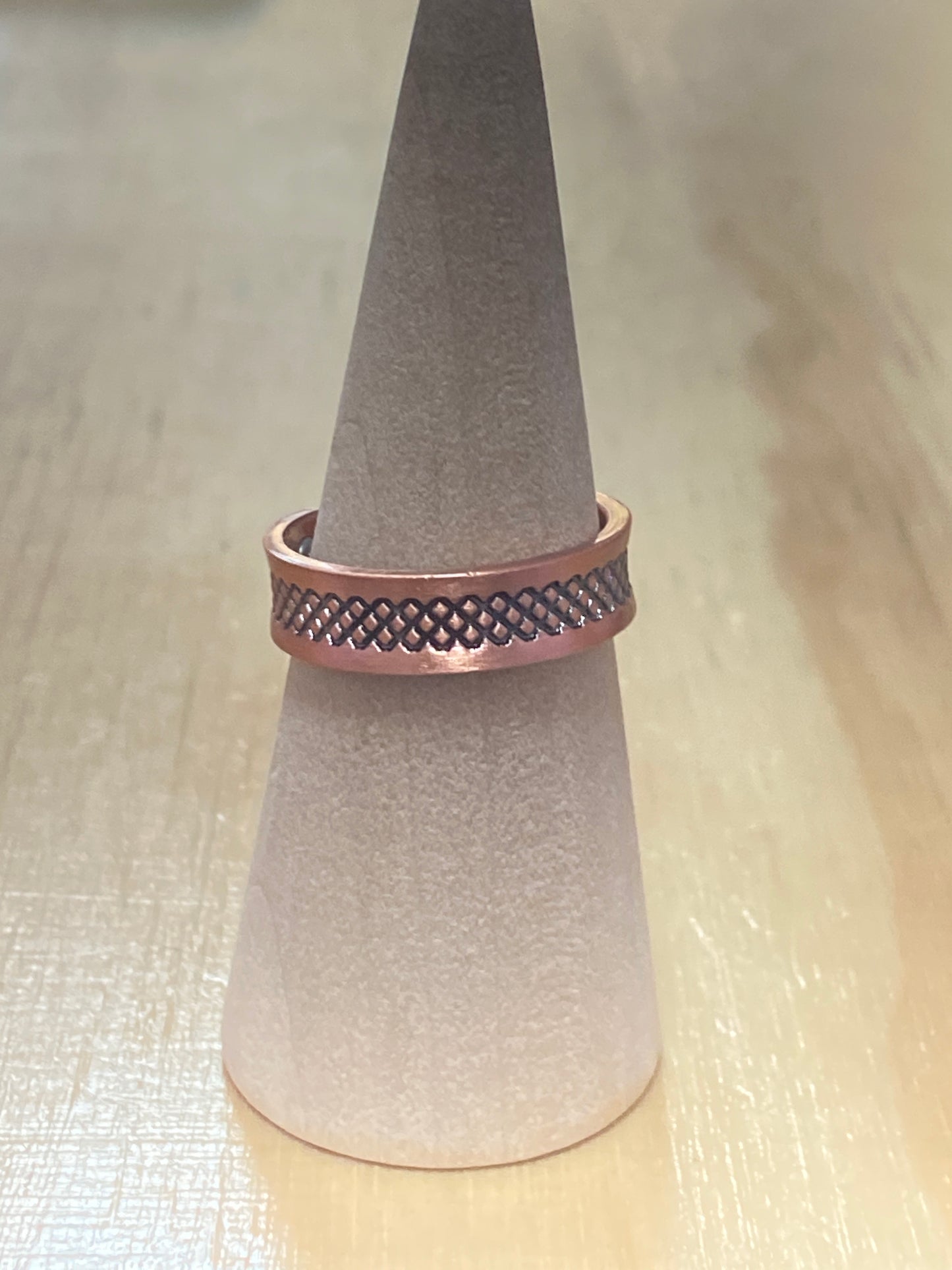 Anillo de cobre infinito vintage con imanes