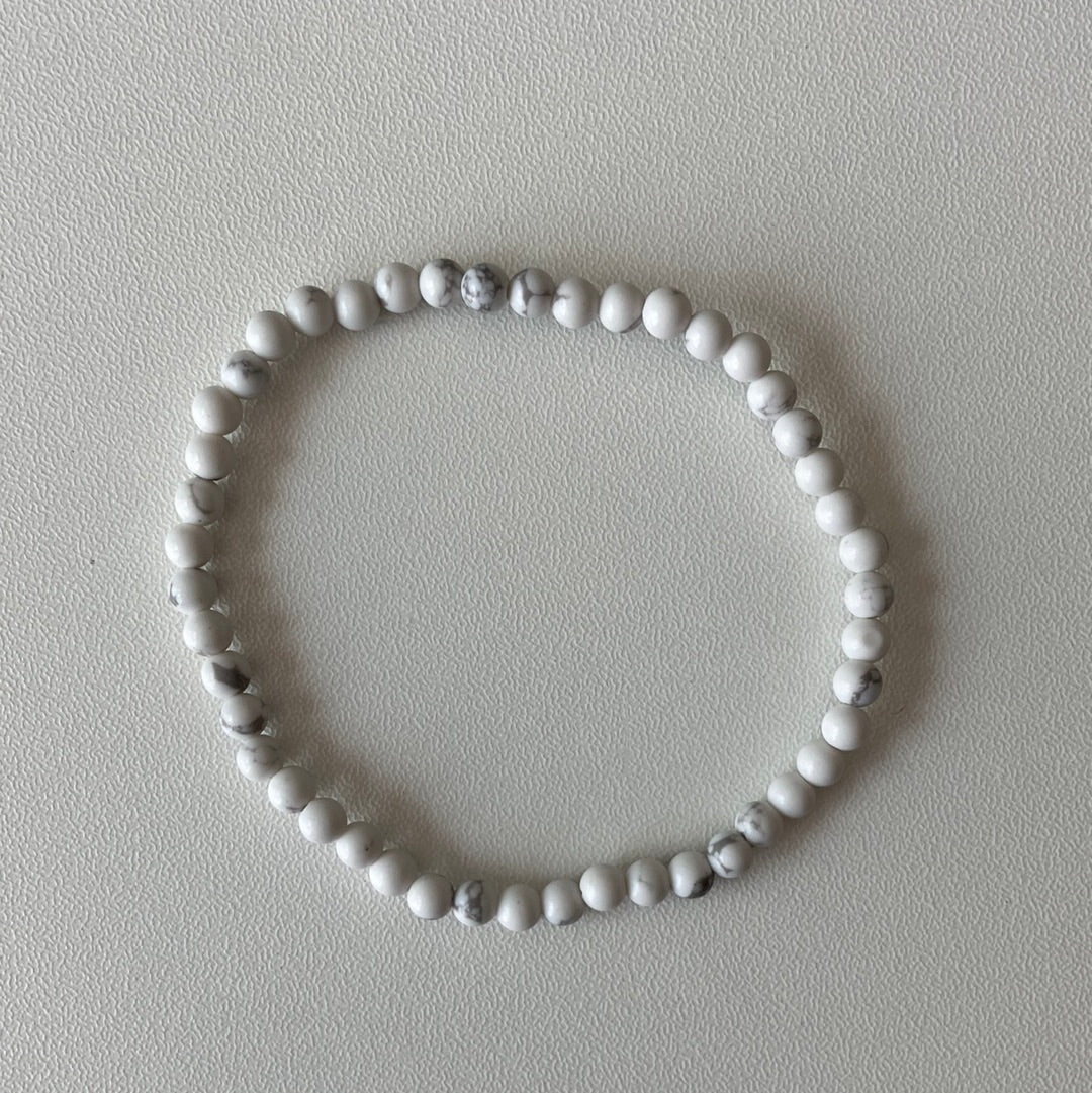 Pulsera de cuentas de howlita