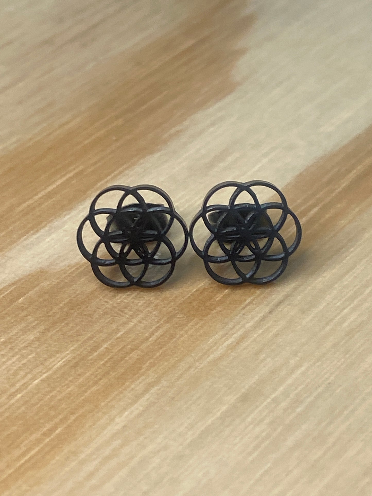 Pendientes de acero inoxidable con la flor de la vida