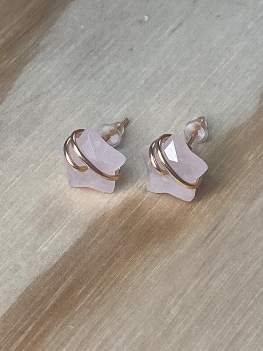 Pendientes de cuarzo rosa con estrella de piedra natural en acero inoxidable dorado