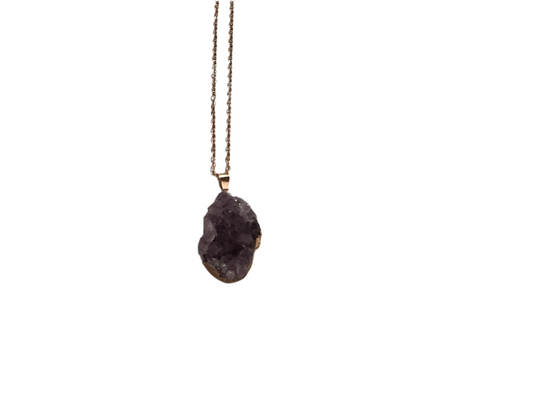 Collar dorado con drusa de amatista