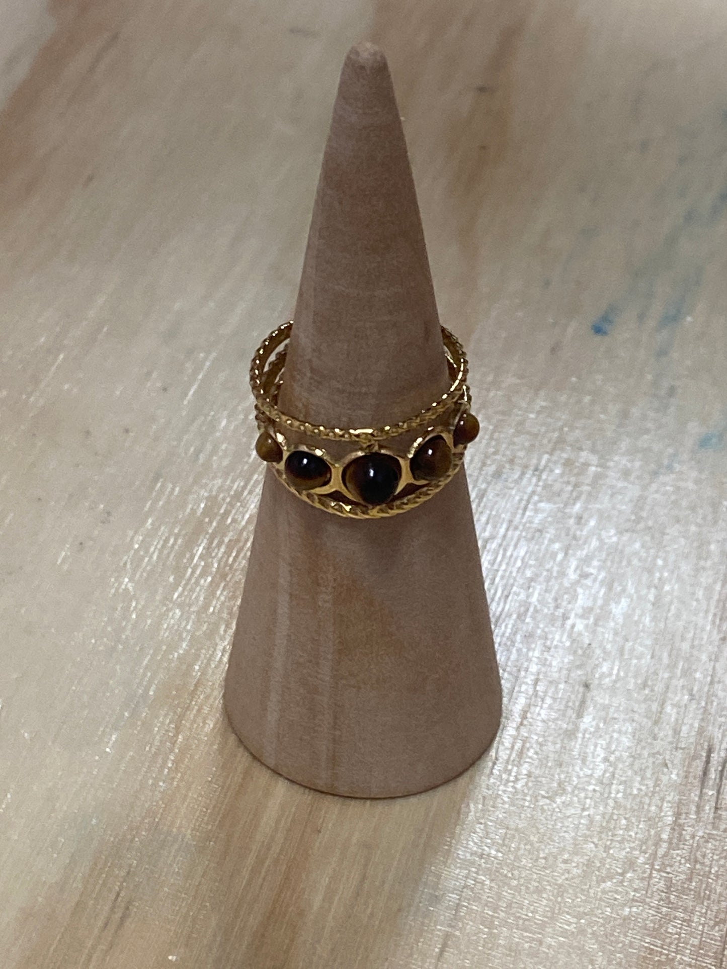 Anillo dorado ajustable con ojo de tigre