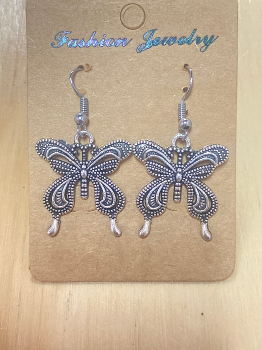 Pendientes estilo mariposa