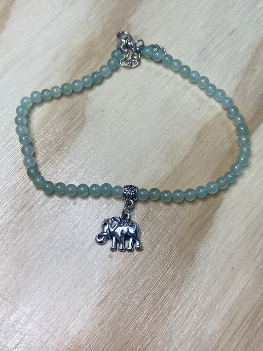 Tobillera con gemas y dije de elefante