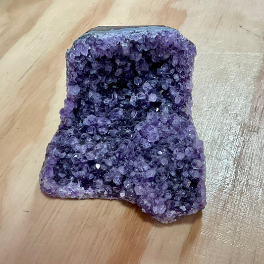 Roca de amatista de 3,5" de alto