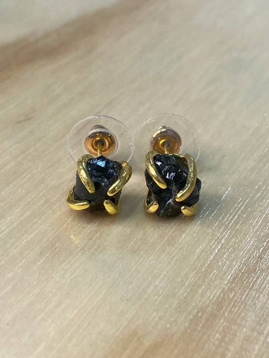 Pendientes de obsidiana en bruto con piedra natural bañados en oro de 24 k