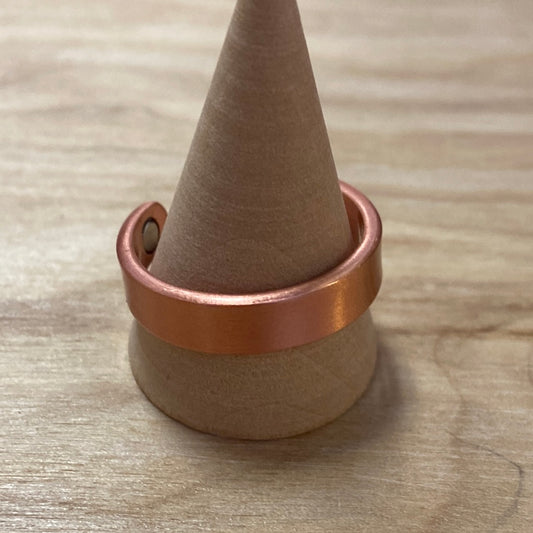 Anillo de cobre con imanes