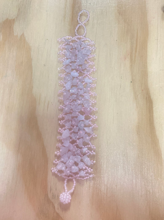 Pulsera de chips de cuarzo rosa
